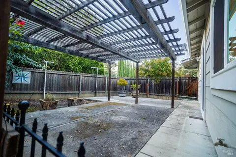 Exterior - 100 Pima Ct, Vacaville, CA 95688 photo 5 of 11