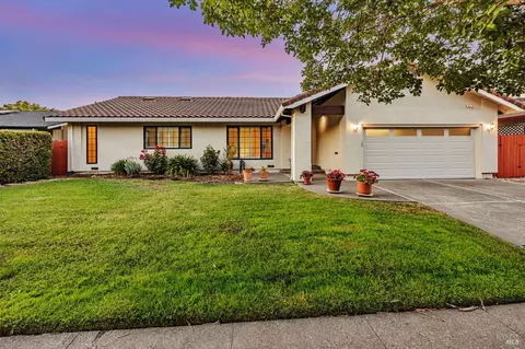 2213 Warwick Dr, Santa Rosa, CA 95405