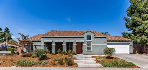755 Oak Hollow Ave, Vacaville, CA 95687