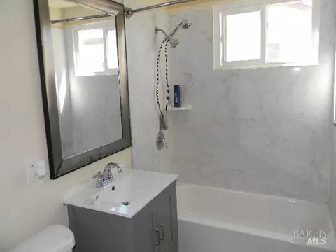 Bath - 1019 Thelma Ave, Vallejo, CA 94591 photo 1 of 1