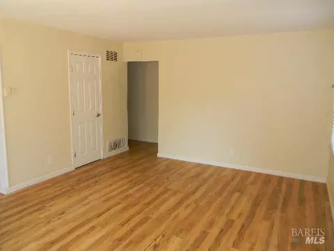 Living - 1019 Thelma Ave, Vallejo, CA 94591 photo 2 of 3