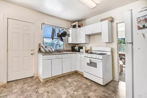 Kitchen - 193 Sky Oaks Dr, Angwin, CA 94508 photo 4 of 7