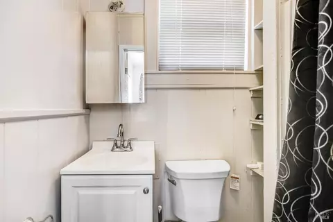 Bath - 193 Sky Oaks Dr, Angwin, CA 94508 photo 2 of 3