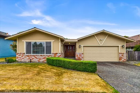 330 Wells Dr, Eureka, CA 95501