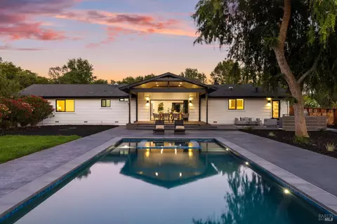 2283 Woodside Way, Healdsburg, CA 95448