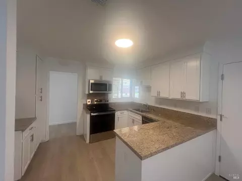 Kitchen - 313 Lily St, Fairfield, CA 94533 photo 2 of 2