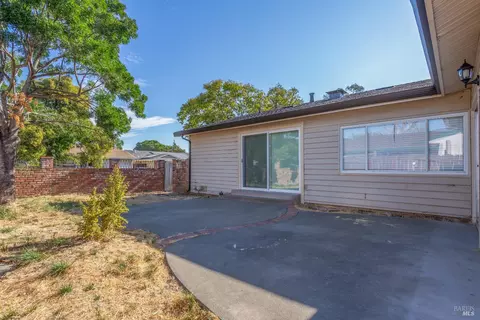 Exterior - 313 Lily St, Fairfield, CA 94533 photo 16 of 19