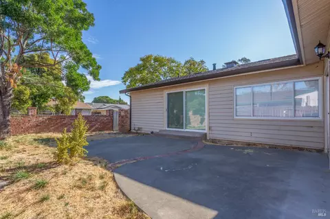 Exterior - 313 Lily St, Fairfield, CA 94533 photo 11 of 19