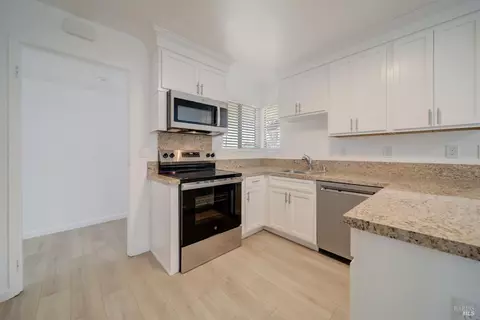 Kitchen - 313 Lily St, Fairfield, CA 94533 photo 1 of 2