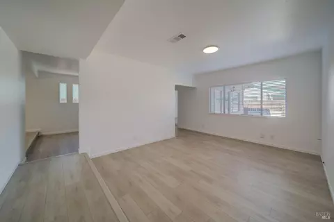 Living - 313 Lily St, Fairfield, CA 94533 photo 3 of 7