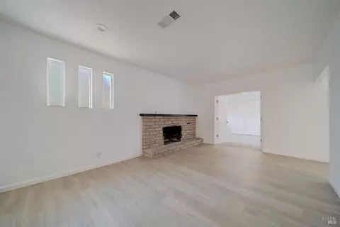 Living - 313 Lily St, Fairfield, CA 94533 photo 2 of 7