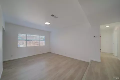Living - 313 Lily St, Fairfield, CA 94533 photo 5 of 7