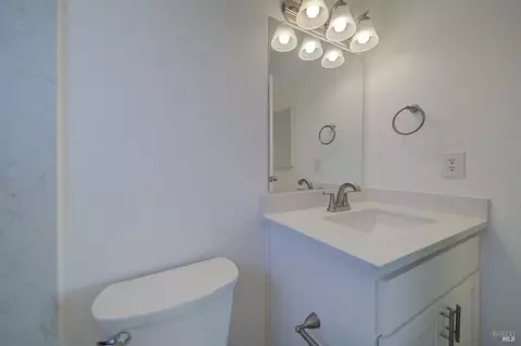 Bath - 313 Lily St, Fairfield, CA 94533 photo 4 of 4
