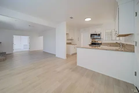 Living - 313 Lily St, Fairfield, CA 94533 photo 1 of 7