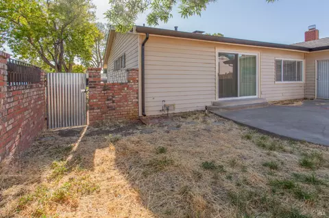 Exterior - 313 Lily St, Fairfield, CA 94533 photo 12 of 19