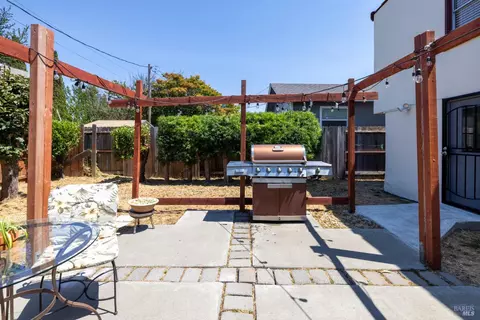 Exterior - 1702 Georgia St, Vallejo, CA 94590 photo 10 of 17