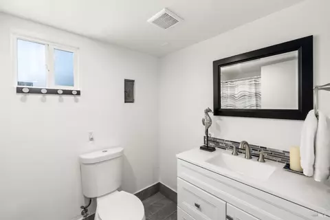Bath - 1702 Georgia St, Vallejo, CA 94590 photo 4 of 5