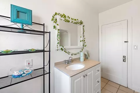 Bath - 1702 Georgia St, Vallejo, CA 94590 photo 2 of 5