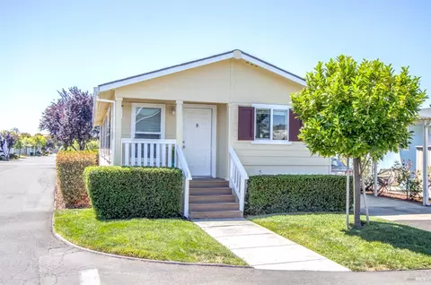 63 Oakwood Dr, Petaluma, CA 94954