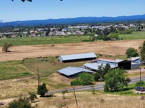 3825-3823 Petaluma Hill Rd, Santa Rosa, CA 95404