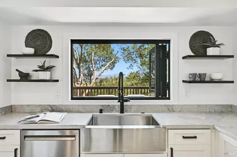 2560 Lewis Dr, Sebastopol, CA 95472
