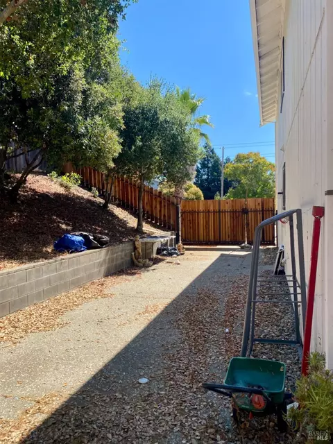 121 Kim Ct, Vallejo, CA 94591 photo 24