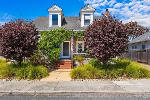 421 University St, Healdsburg, CA 95448