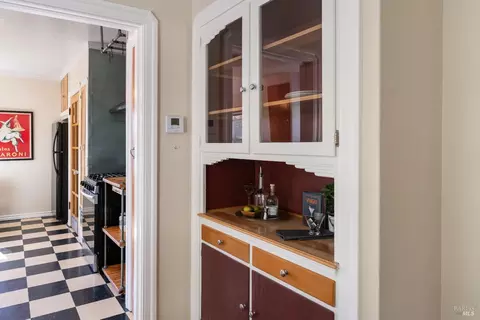 Entry Way - 219 Mayo Ave, Vallejo, CA 94590 photo 2 of 8
