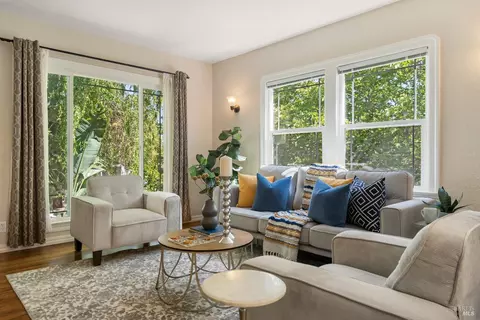Living - 219 Mayo Ave, Vallejo, CA 94590 photo 4 of 5