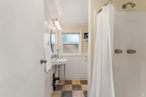 Bath - 219 Mayo Ave, Vallejo, CA 94590 photo 5 of 6