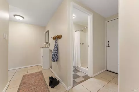Entry Way - 219 Mayo Ave, Vallejo, CA 94590 photo 7 of 8