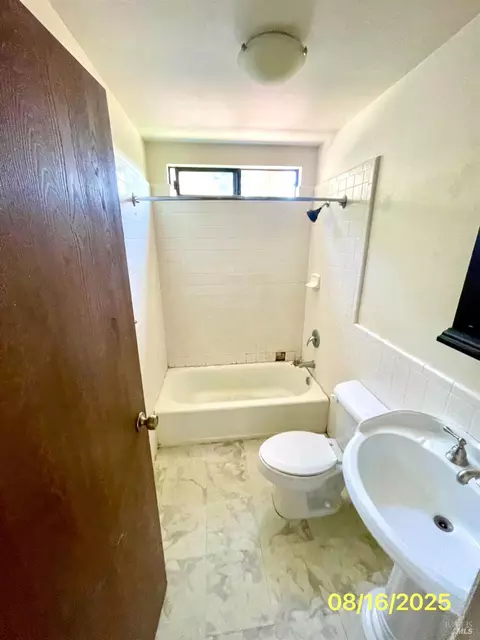 Bath - 26781 Hawk Dr, Willits, CA 95490 photo 1 of 1