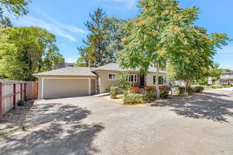 209 Decoe St, Santa Rosa, CA 95401