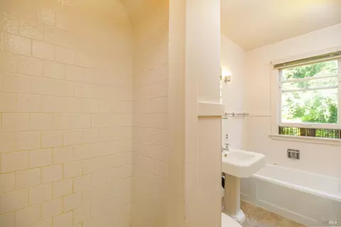 Bath - 20 Shell Rd, Mill Valley, CA 94941 photo 2 of 2