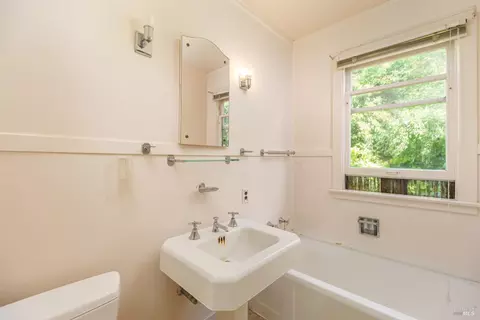 Bath - 20 Shell Rd, Mill Valley, CA 94941 photo 1 of 2