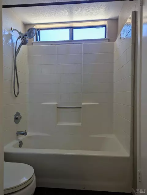Bath - 138 Compass Ct, Vallejo, CA 94590 photo 2 of 3