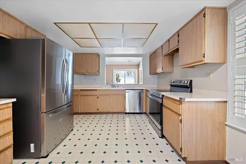 Kitchen - 138 Compass Ct, Vallejo, CA 94590 photo 2 of 3