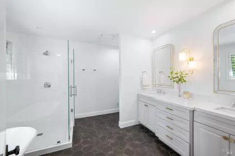 Bath - 19737 7th St E, Sonoma, CA 95476 photo 1 of 5