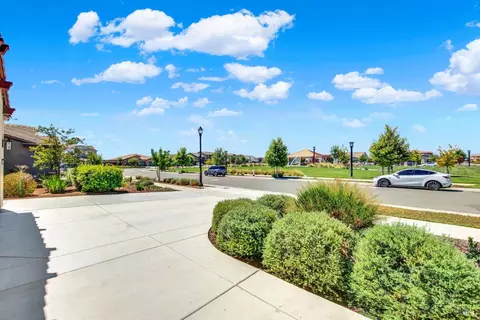 Exterior - 765 Fig Tree Ln, Dixon, CA 95620 photo 7 of 19