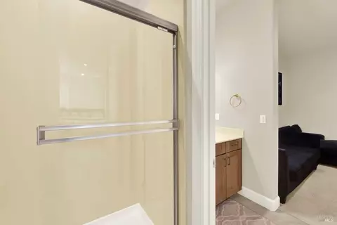 Bath - 765 Fig Tree Ln, Dixon, CA 95620 photo 4 of 5