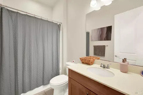 Bath - 765 Fig Tree Ln, Dixon, CA 95620 photo 5 of 5