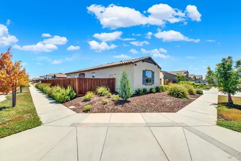 Exterior - 765 Fig Tree Ln, Dixon, CA 95620 photo 4 of 19