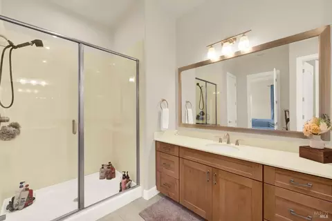 Bath - 765 Fig Tree Ln, Dixon, CA 95620 photo 2 of 5