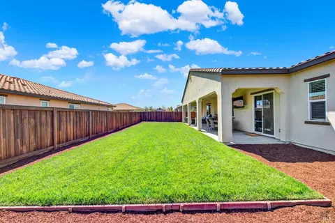Exterior - 765 Fig Tree Ln, Dixon, CA 95620 photo 9 of 19