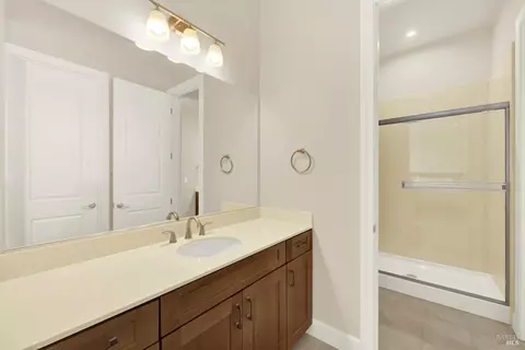 Bath - 765 Fig Tree Ln, Dixon, CA 95620 photo 3 of 5