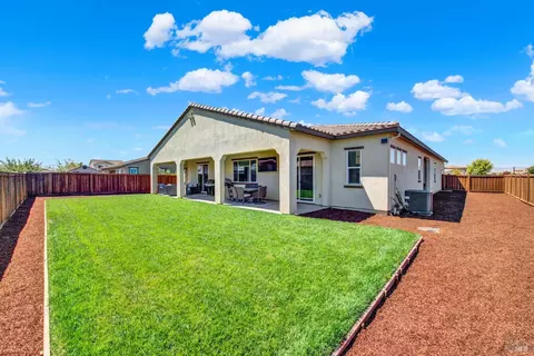 Exterior - 765 Fig Tree Ln, Dixon, CA 95620 photo 8 of 19