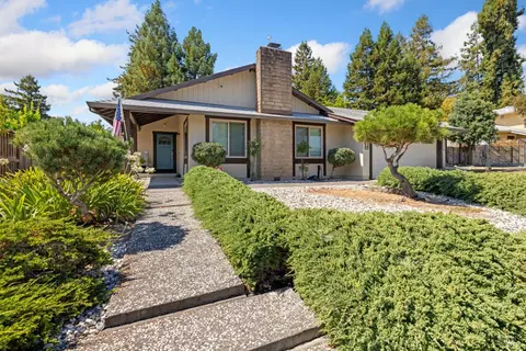 2014 Crinella Dr, Petaluma, CA 94954