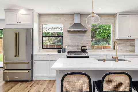 1182 Simmons Ln, Novato, CA 94945