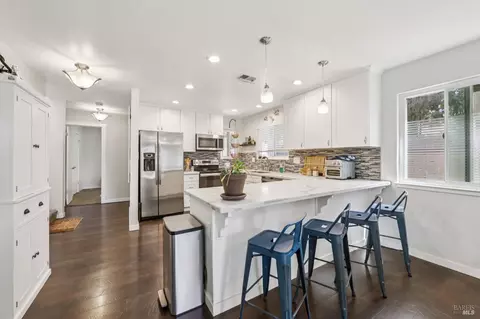205 W Cherry St, Dixon, CA 95620