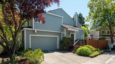 871 Chardonnay Cir, Petaluma, CA 94954